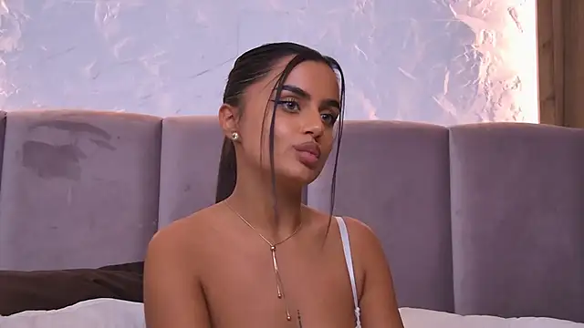 AliceKane - spread pussy!!!