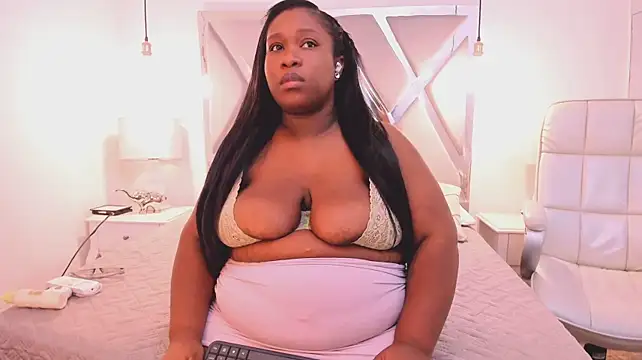 TreisyVixen - Rubbing clitoris with wet fingers