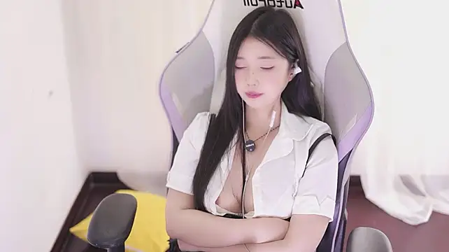 Kitty_baby77 - 完成任务 内裤含嘴里M腿5分钟 最后一个完成的控制黑牛5分钟