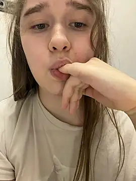 HornyGirlH - SHOW BOOBS