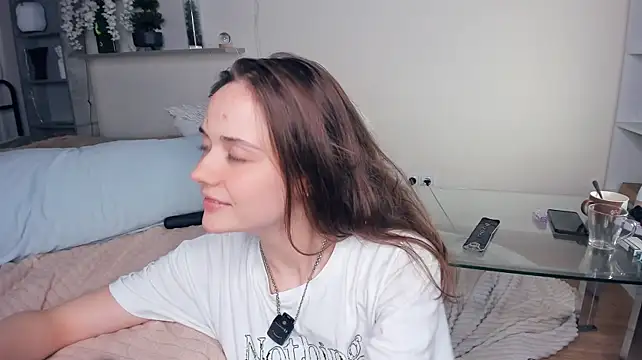 MellisaCerenzia - Show the side of the pussy