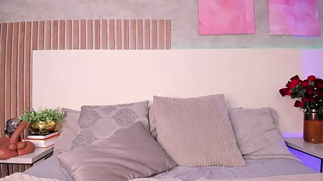 IsisJames_ - Fingers in my pussy until wet