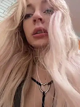 Melissa_grr - SLOPPY DILDO BLOWJOB OPENED DOOR