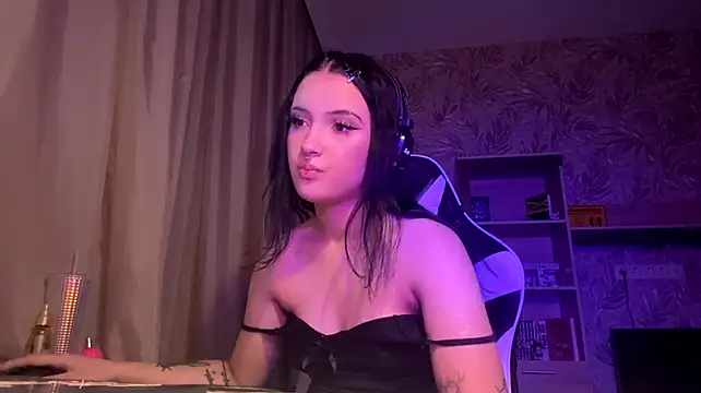 SharikaBabecki - Spank Ass 5 time