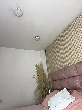 HannaRhodes - spanks ass