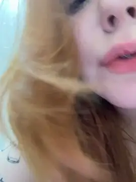 Freaky__Nikki - play with my naked nipples