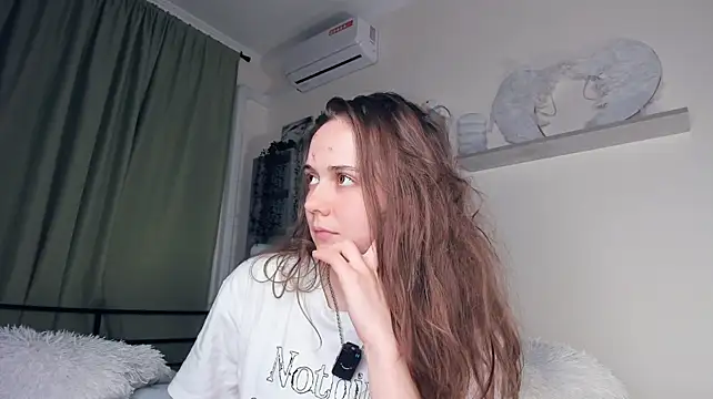MellisaCerenzia - Show the side of the pussy