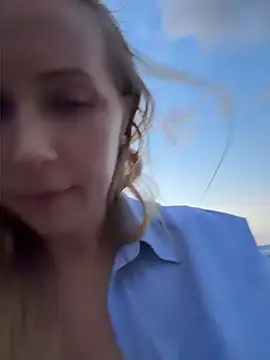 TrueSexyCrime - Take off bra on the beach