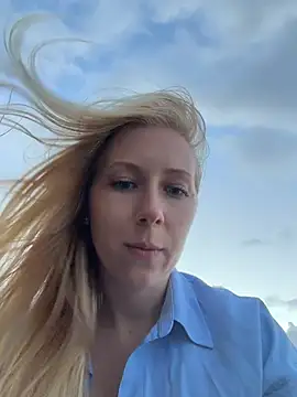 TrueSexyCrime - Take off bra on the beach
