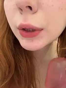 Freaky__Nikki - play with my naked nipples