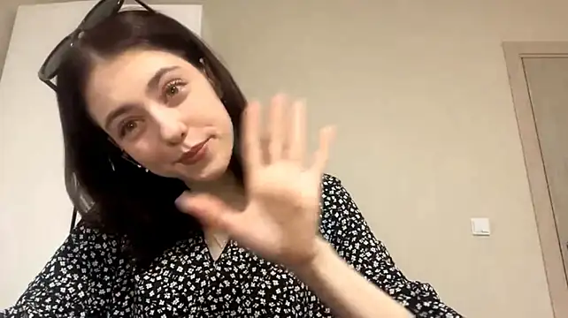 ElenoreNaughton - Reach my tongue to your nose