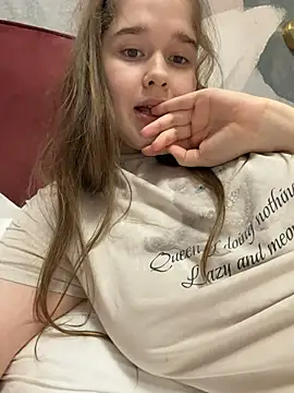 HornyGirlH - SHOW BOOBS