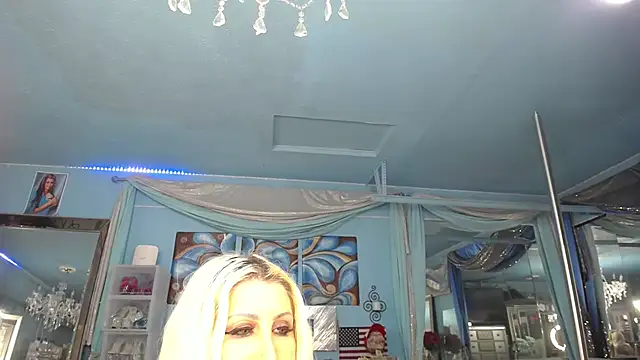 ADRIANNA_FOX - show tits