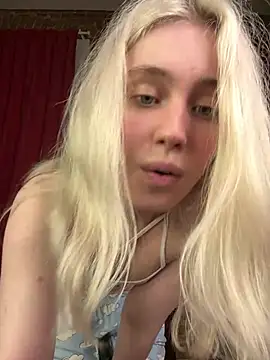 LovelyMiu - flash mt fat ass:)