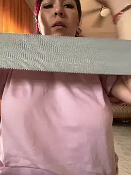 LatinaCalienteMilf - Squirt in your face !