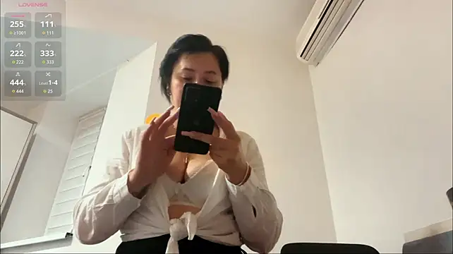 Vivi_fifi - Kiss on camera