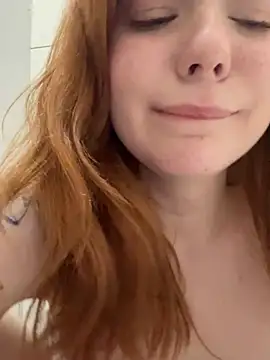 Freaky__Nikki - pussy spread in doggy pose :3 + open 🚪