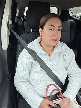 IAmScarlettLove - 🤫 Show Tits in public... Rainy day