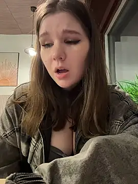PumaShyXD - SQUIRT RIGHT IN THE CAFE UNDER TABLE