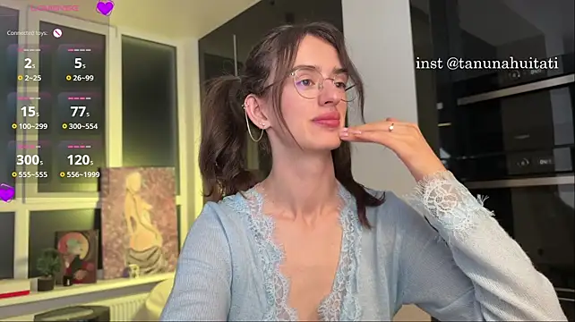 YummyTati - PLAY WITH ASS