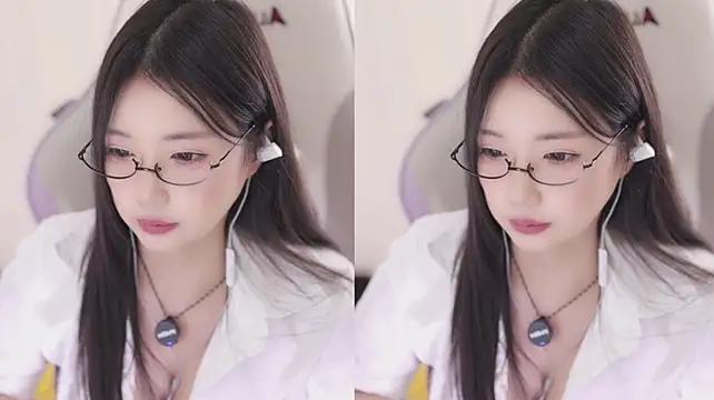 Kitty_baby77 - 完成任务 内裤含嘴里M腿5分钟 最后一个完成的控制黑牛5分钟