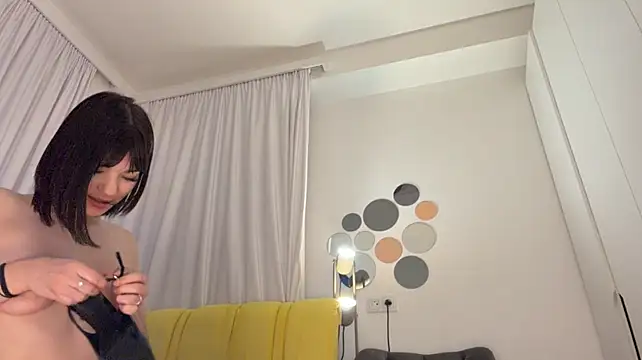 Barbie_Aria - Squeeze my boobs close