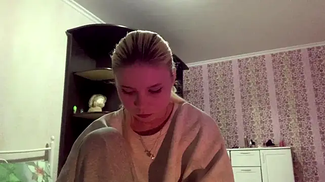 EdwinaDespres - sqweez my boobs