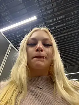 AngelinaTous - I'll show you my boobs on the street😈