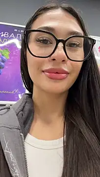 Aria51 - show cute panties on the bus station🚌🌸