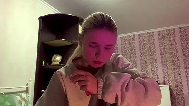 EdwinaDespres - sqweez my boobs