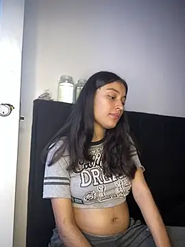 Hotwife26 - show tits