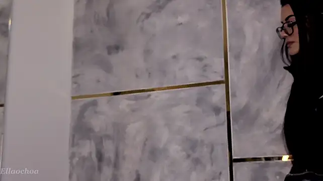 Ellaochoa - Earn My Attention