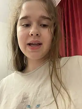 HornyGirlH - SHOW TITS