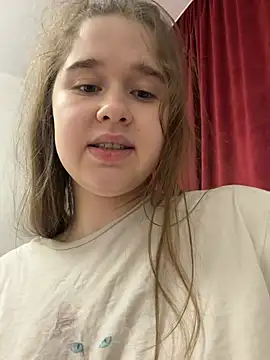 HornyGirlH - SHOW TITS