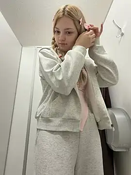 Elsawhere - keep boobs in bra out! top up!!