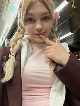 Elsawhere - keep boobs in bra out! top up!!