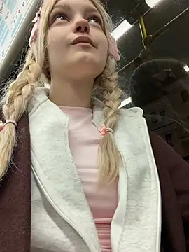 Elsawhere - keep boobs in bra out! top up!!