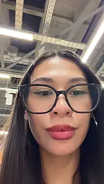 Aria51 - add 1 more finger in pussy near people😱