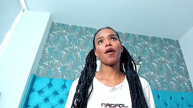 AriiMonroee - oil on my tits
