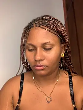 Madelltheebony - Fuck my pussy with my finger