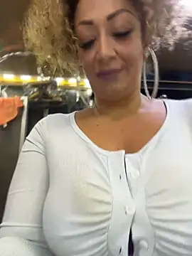 Katti_Barrera - My big tits jumping😈