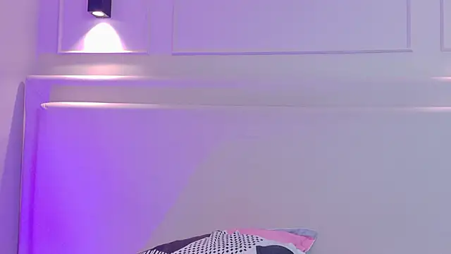 NaomiKlarc