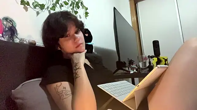 HeyFriren - I'll sent u my hot PUSSY Video ;)