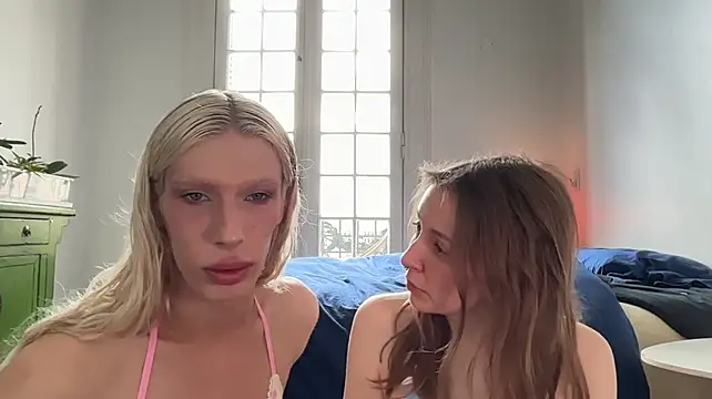 AliceSnowCatt - topless