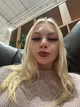 AngelinaTous - I'll show my ass + spank 5 times🍑