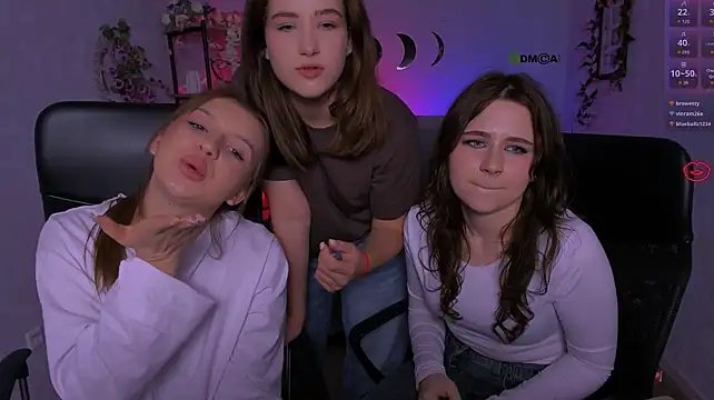 Hanna_kiss3 - rub my boobs under my T-shirt
