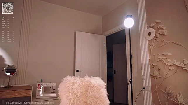 LinaKinky - Dangerous Handbra Tease