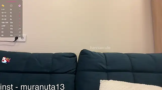 Tinykisa - Lick finger closer to cam (next handbra)