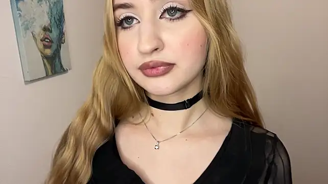 SexyLuxymur - flash my boobs