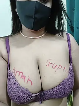 Beauty_Queen_Saniya - Show big sexy boobs